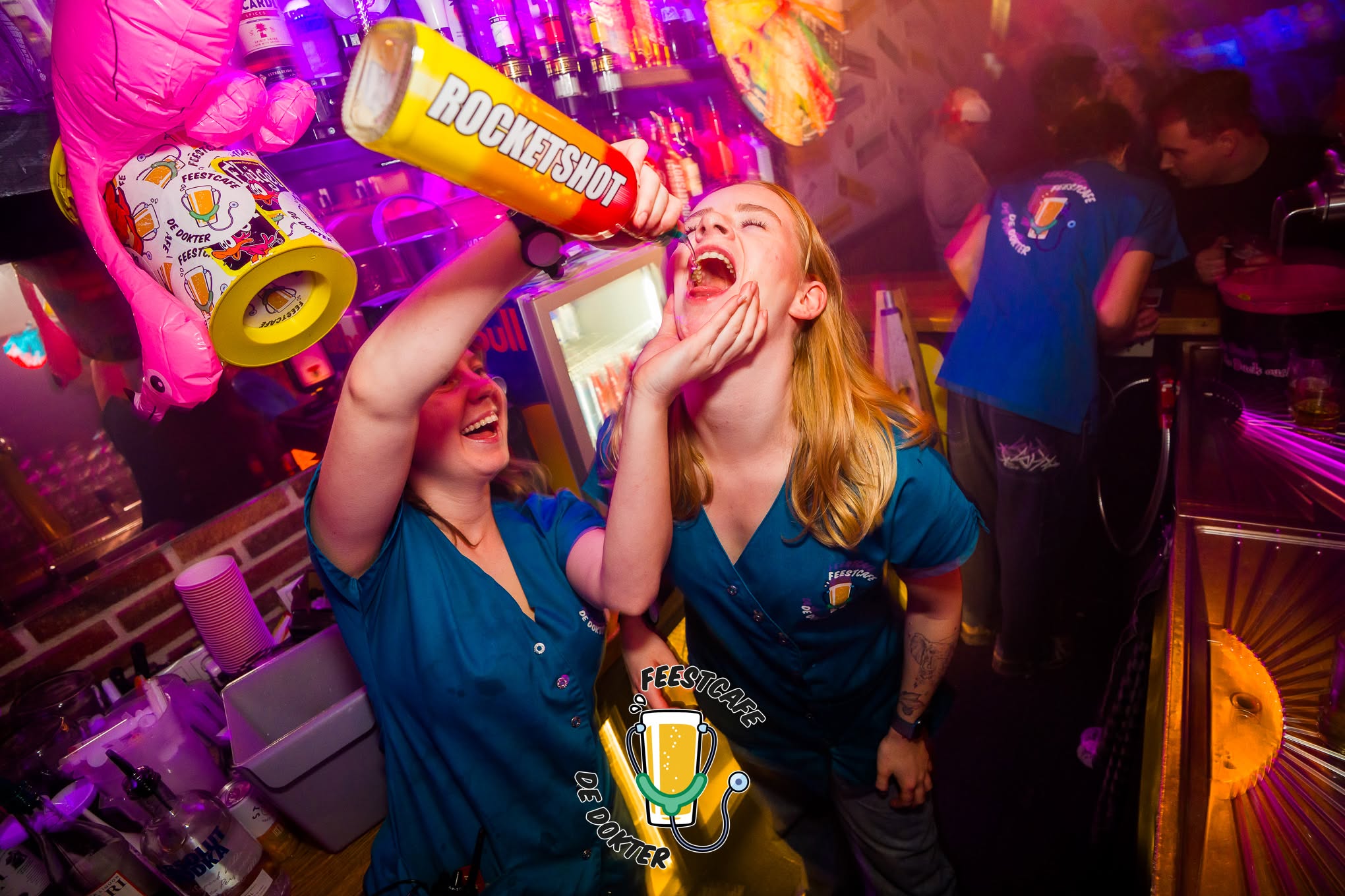 Proosten bij Feestcafe De Dokter